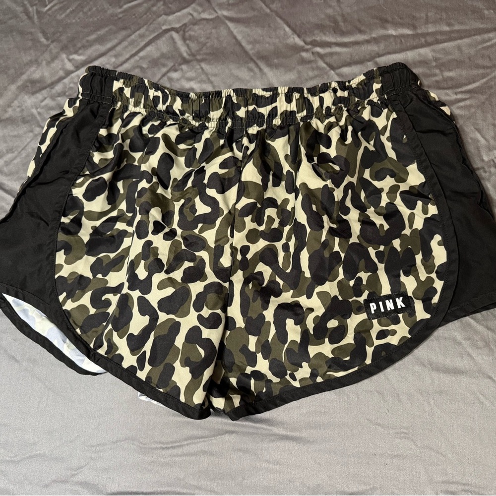 💚Victoria’s Secret PINK Camo athletic running shorts